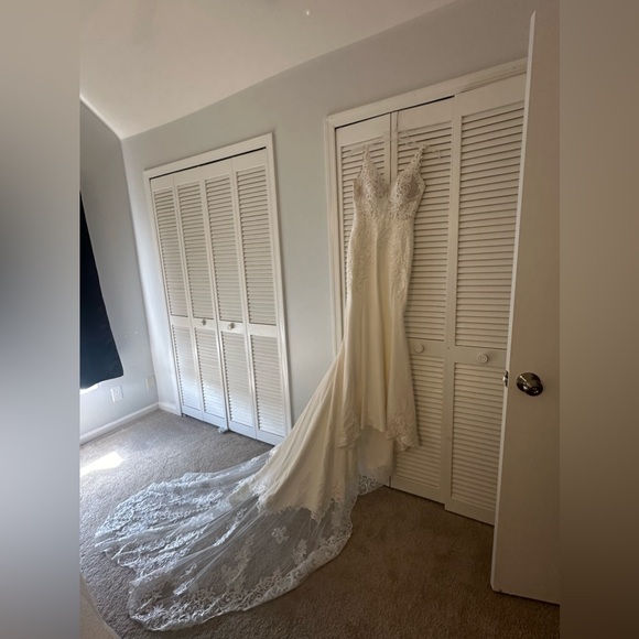 Essence Designs (Essence of Australia) Wedding Dress - Picture 9 of 14